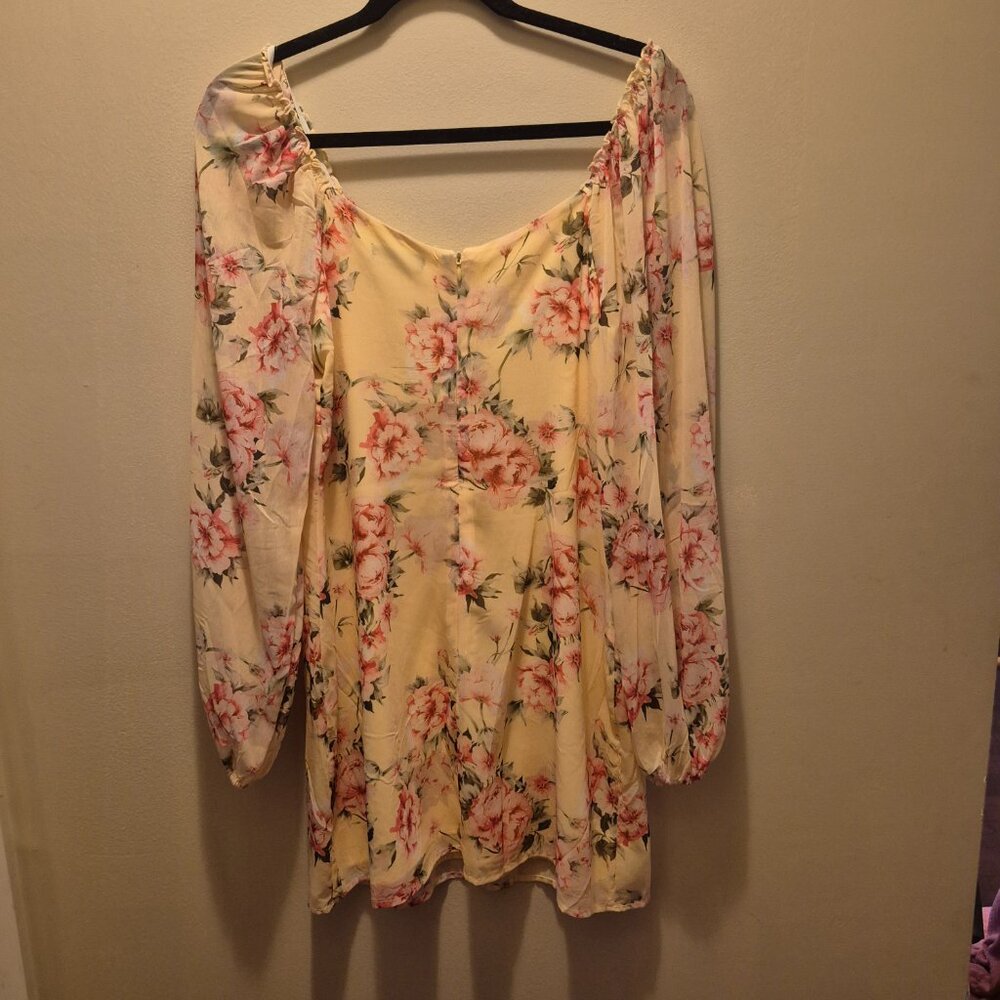 Spring or summer blouse - Picture 2 of 3